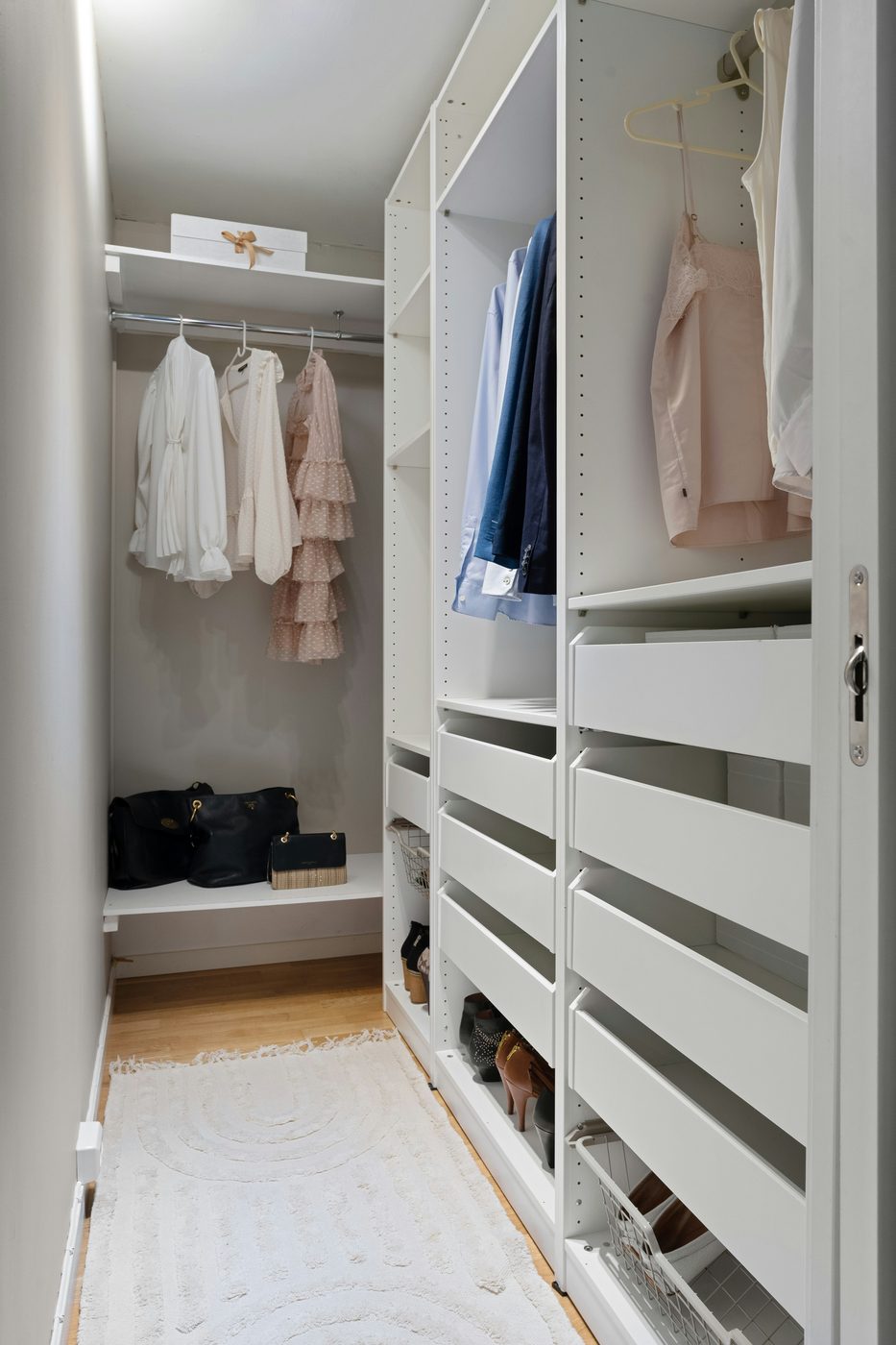 Dressing sur mesure avec penderie et rangements