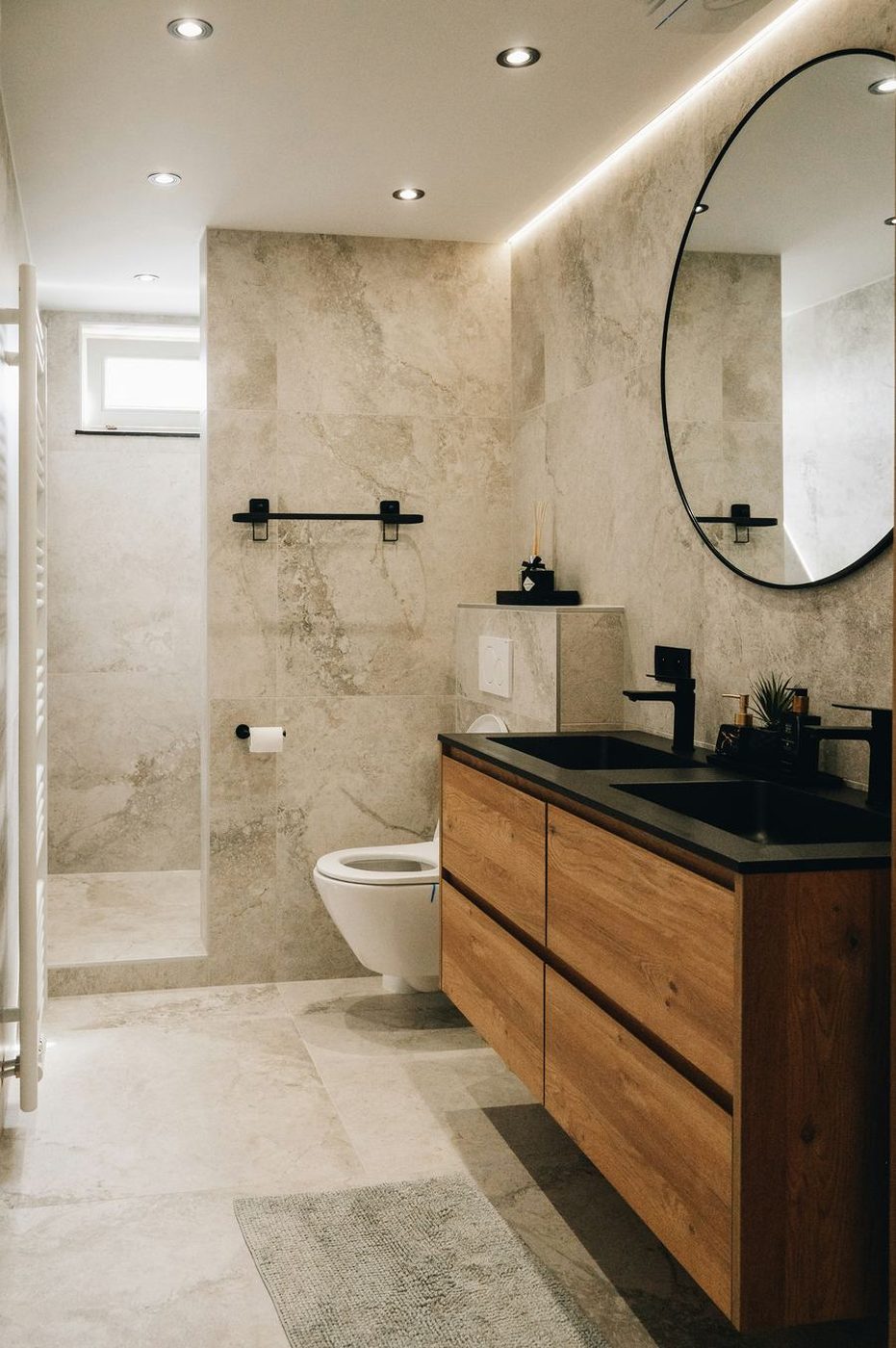 Salle de bain rénovée avec double vasque